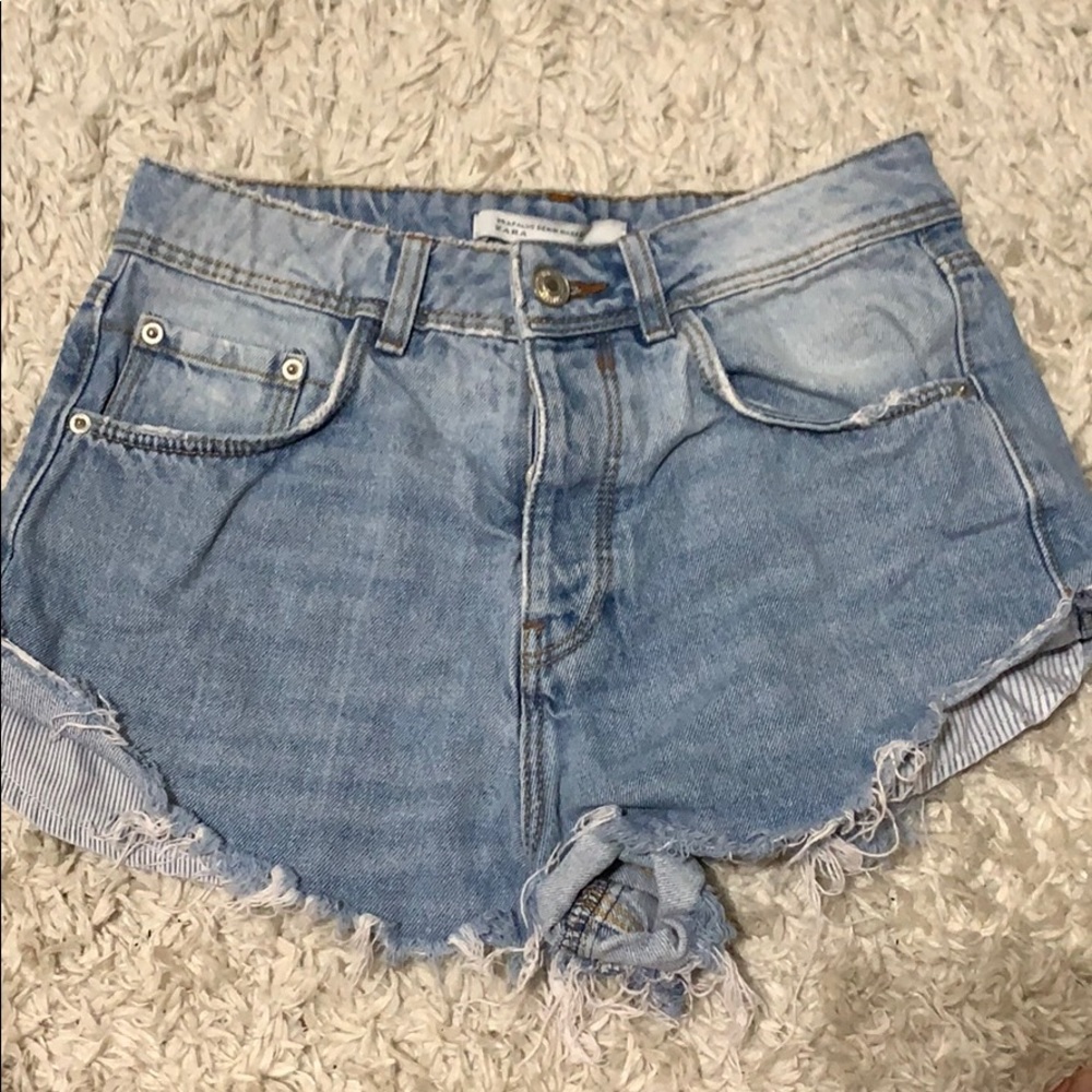 ZARA : faded high waisted jean shorts